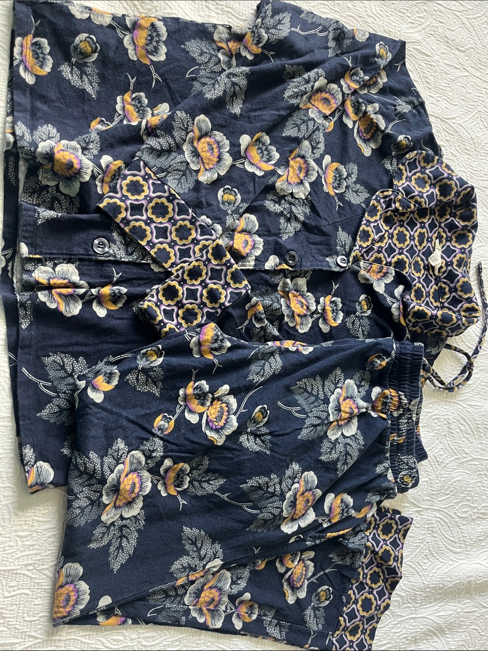 Vera Bradley Navy Floral Button PJ Set with Contrasting Trim size large